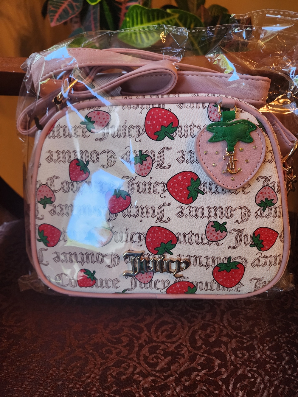 Juicy Couture Strawberry Crossbody Bag 🍓💕 NWOT - Picture 2 of 3